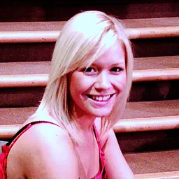 Portrait of Suzanne Shaw