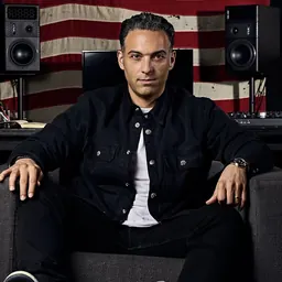 Portrait of Ben Maddahi