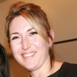 Portrait of Lisa Jewell