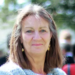 Portrait of Karen Dunnell