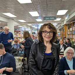 Portrait of Elaine Sciolino