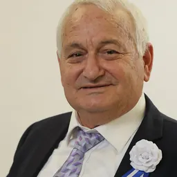 Portrait of Alon Schuster