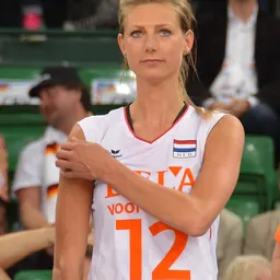 Portrait of Manon Flier
