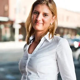 Portrait of Ellie Cachette