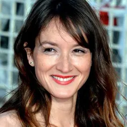 Portrait of Anaïs Demoustier