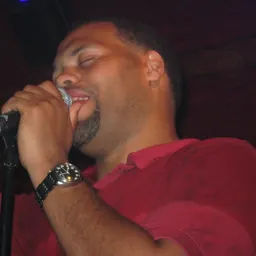Portrait of Eric Roberson