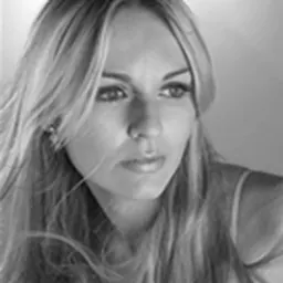 Portrait of Zoe Salmon