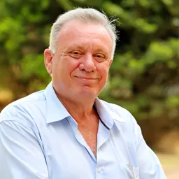 Portrait of Eitan Broshi