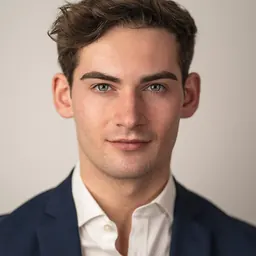 Portrait of Tom Harwood