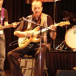 Portrait of Nokie Edwards