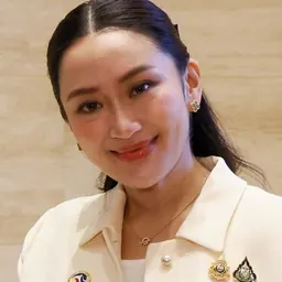 Portrait of Paetongtarn Shinawatra