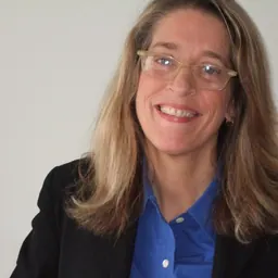 Portrait of Cathi Bond