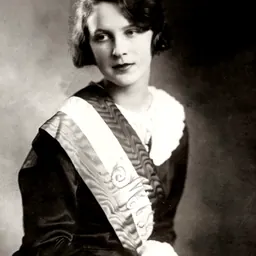 Portrait of Elizabeth Simon