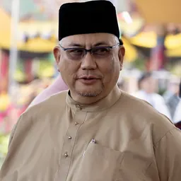 Portrait of Riza Yunos