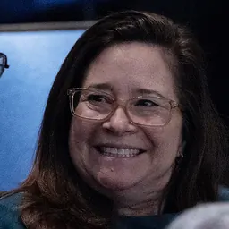 Portrait of Shelly Simonds