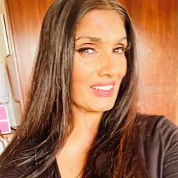 Portrait of Anu Aggarwal