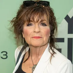 Portrait of Caroline Aaron