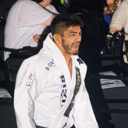 Portrait of Roberto Satoshi Souza