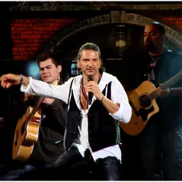 Portrait of Ricardo Arjona