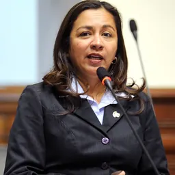 Portrait of Marisol Espinoza