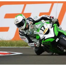Portrait of Simon Andrews