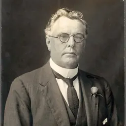 Portrait of Frank Kneebone