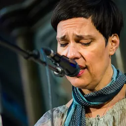 Portrait of Lætitia Sadier