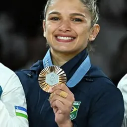 Portrait of Larissa Pimenta