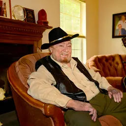 Portrait of Mac Wiseman