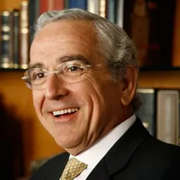 Portrait of Roberto Dañino