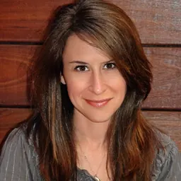 Portrait of Allison Winn Scotch