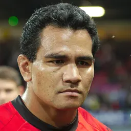 Portrait of Maurie Fa'asavalu