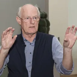 Portrait of Tony Cragg