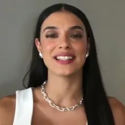 Portrait of Laysla De Oliveira