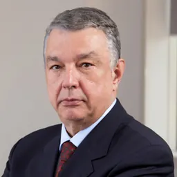 Portrait of Dan Roman