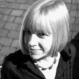 Portrait of Zoë Skoulding