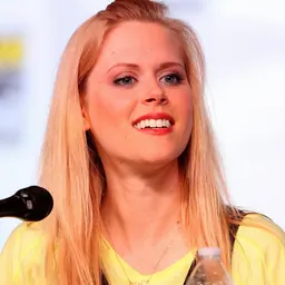 Portrait of Janet Varney