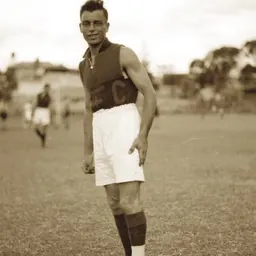 Portrait of Johnny Leonard