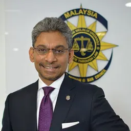 Portrait of Steven Thiru