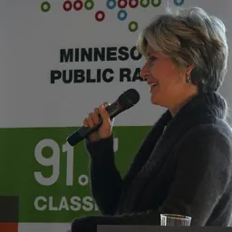 Portrait of Cathy Wurzer