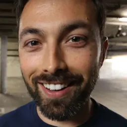 Portrait of Derek Muller