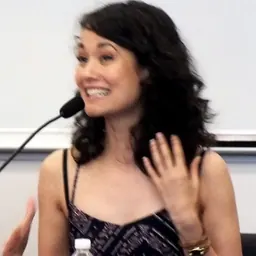Portrait of Ali Ewoldt