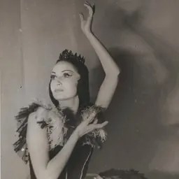 Portrait of Sara Luzita