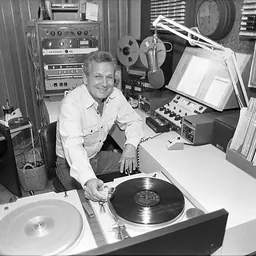Portrait of Chuck Cecil
