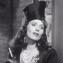 Portrait of Stephanie Bachelor