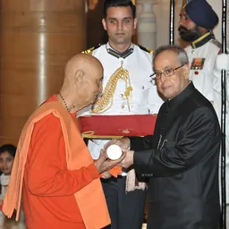Portrait of Swami Satyamitranand