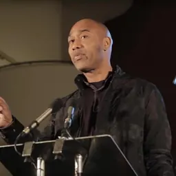 Portrait of Gus Casely-Hayford