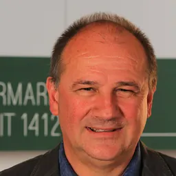 Portrait of Peter Samt
