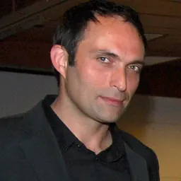 Portrait of Marcelo Alonso