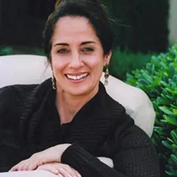Portrait of Diana Raab